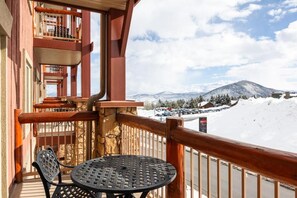 Outdoor dining - 2 bdrm Ski in/Ski out Westgate Resort in Beautiful Park City (Park City)
