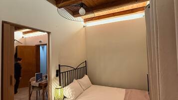 WiFi, bed sheets