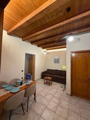 Interior - Apartment 'Kyriakos' with Mountain View, Wi-Fi, and Air Conditioning (Paralia Politikon)