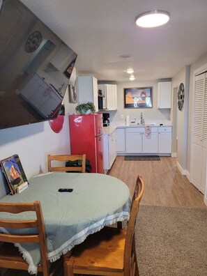 Interior - Mountains at your doorstep - 2-bedroom (Ogden)