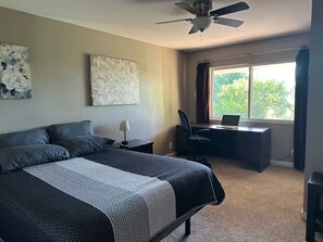 2 chambres, fer et planche à repasser, Wi-Fi, draps fournis