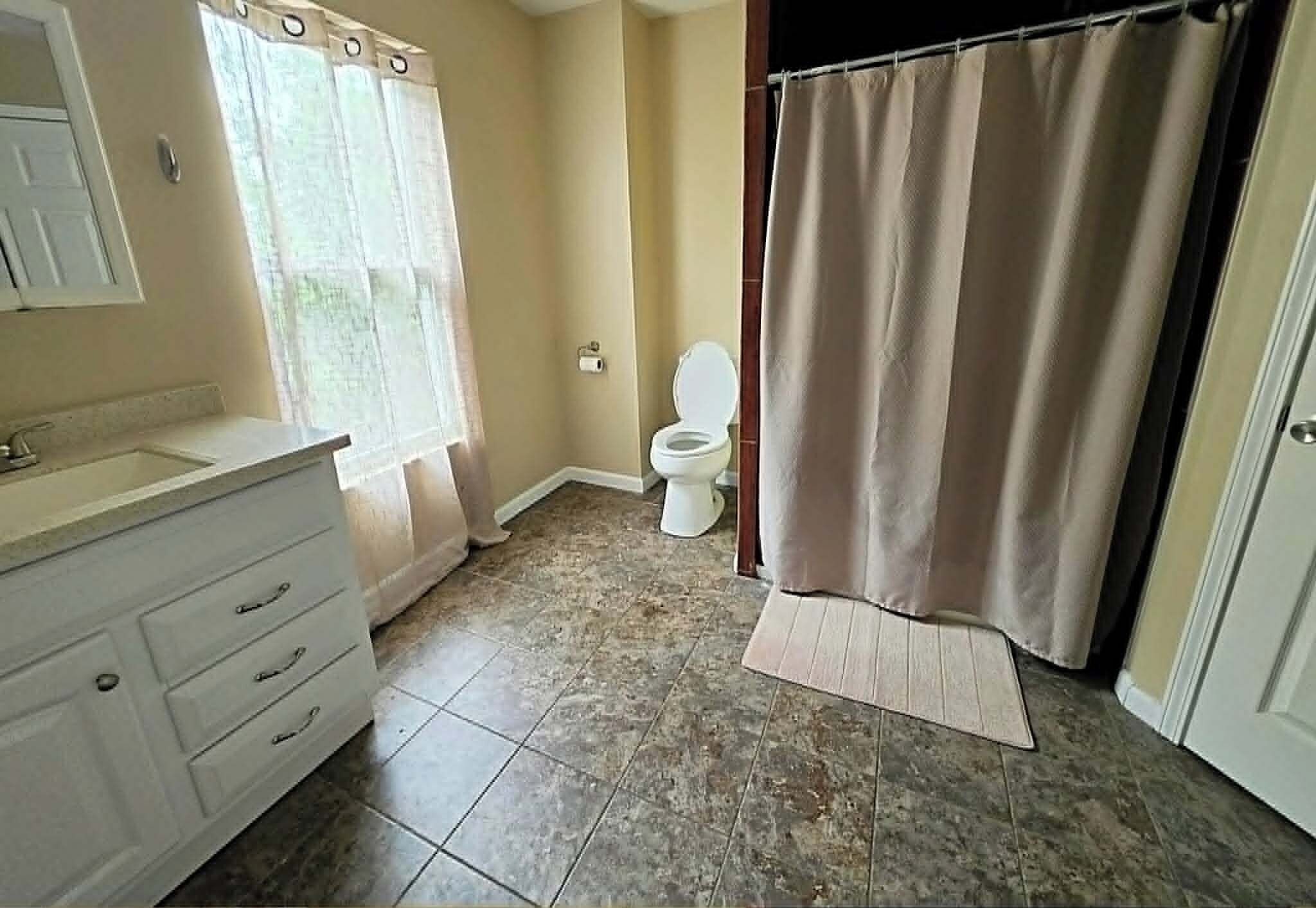 Dusche, Handtücher, Seife, Toilettenpapier