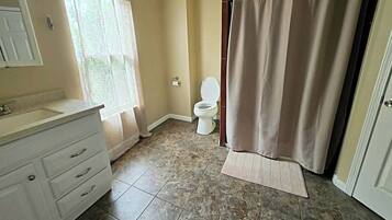 Dusche, Handtücher, Seife, Toilettenpapier