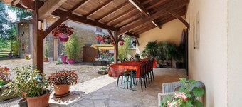 “Jonquille” Guest Room with Shared Terrace, Garden, and Wi-Fi