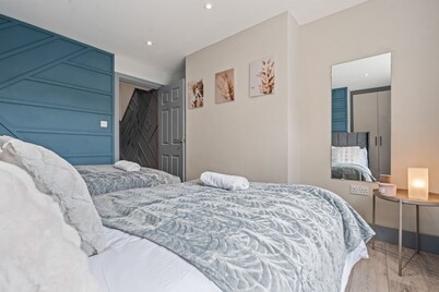 Stylish | Modern 3 Bed in Holland Park - Central London