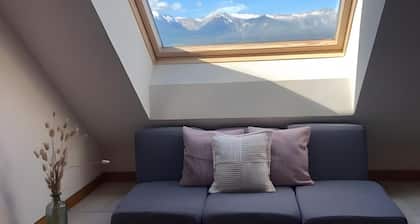 Chambre dâhĂŽtes « Chamois - Camping Le Mont Orel » avec vue sur lac et terrasse partagĂ©e