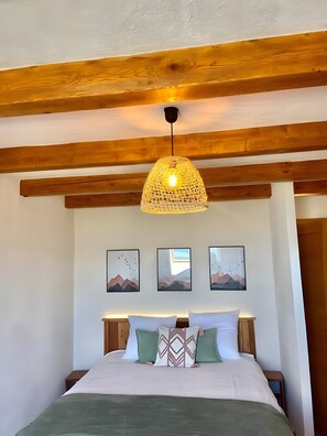 Room - Bed and Breakfast 'Chamois - Camping Le Mont Orel' with Lake View and Shared Terrace (Saint-André-d'Embrun)
