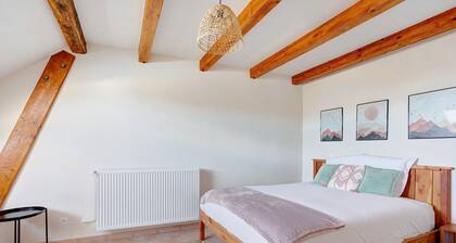 Chambre dâhĂŽtes « Chamois - Camping Le Mont Orel » avec vue sur lac et terrasse partagĂ©e
