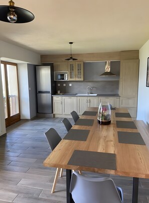 Dining - Bed and Breakfast 'Chamois - Camping Le Mont Orel' with Lake View and Shared Terrace (Saint-André-d'Embrun)