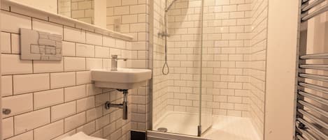 Apartment, 2 Bedrooms, Non Smoking | Bathroom