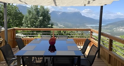 Guest Room âĂcureuil - Camping Le Mont Orelâ with Lake View and Shared Terrace