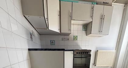 Stylisg retreat with private entrance, minutes from blue water.Free parking