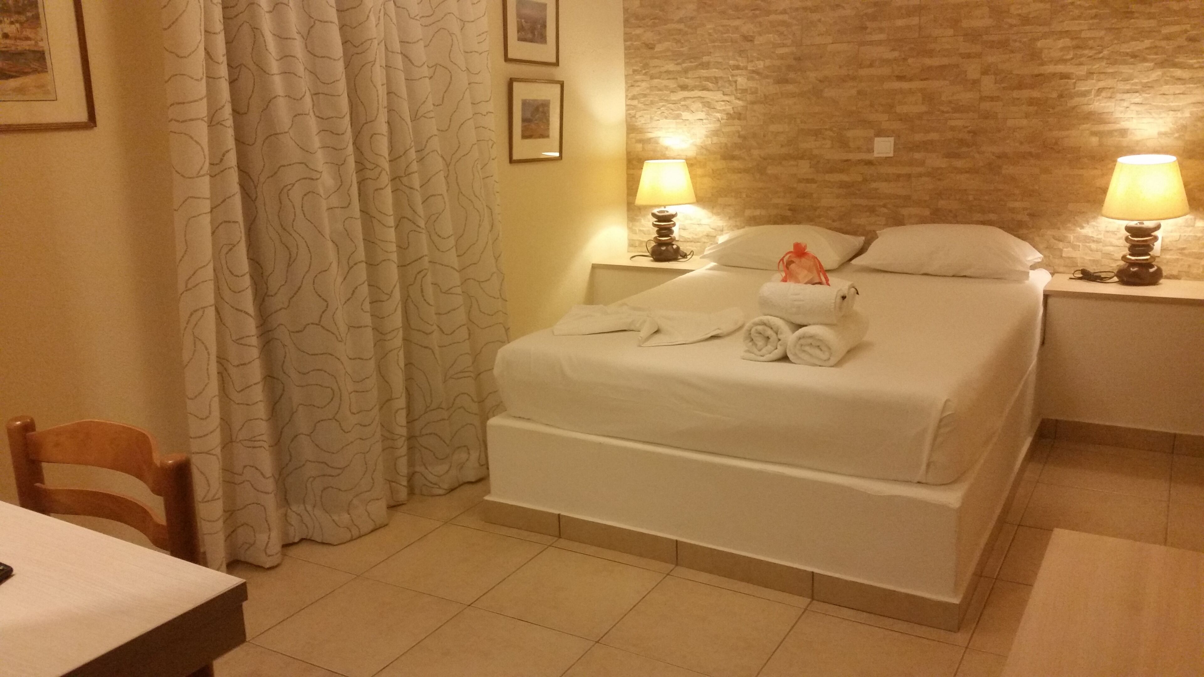 Laptop workspace, iron/ironing board, free WiFi