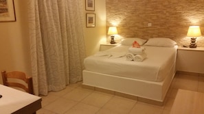 Laptop workspace, iron/ironing board, free WiFi - Abelonas Village (Santorini)