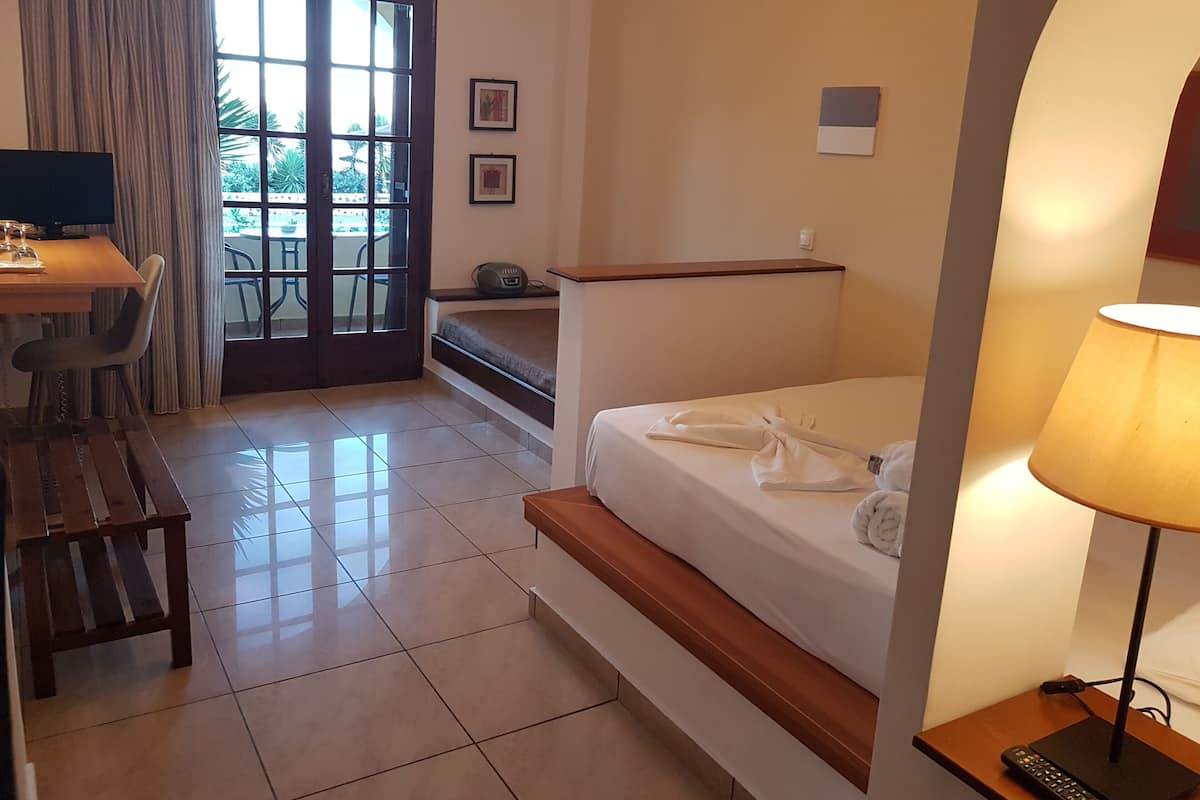 Double or Twin Room, Balcony, Sea View | Laptop workspace, iron/ironing board, free WiFi