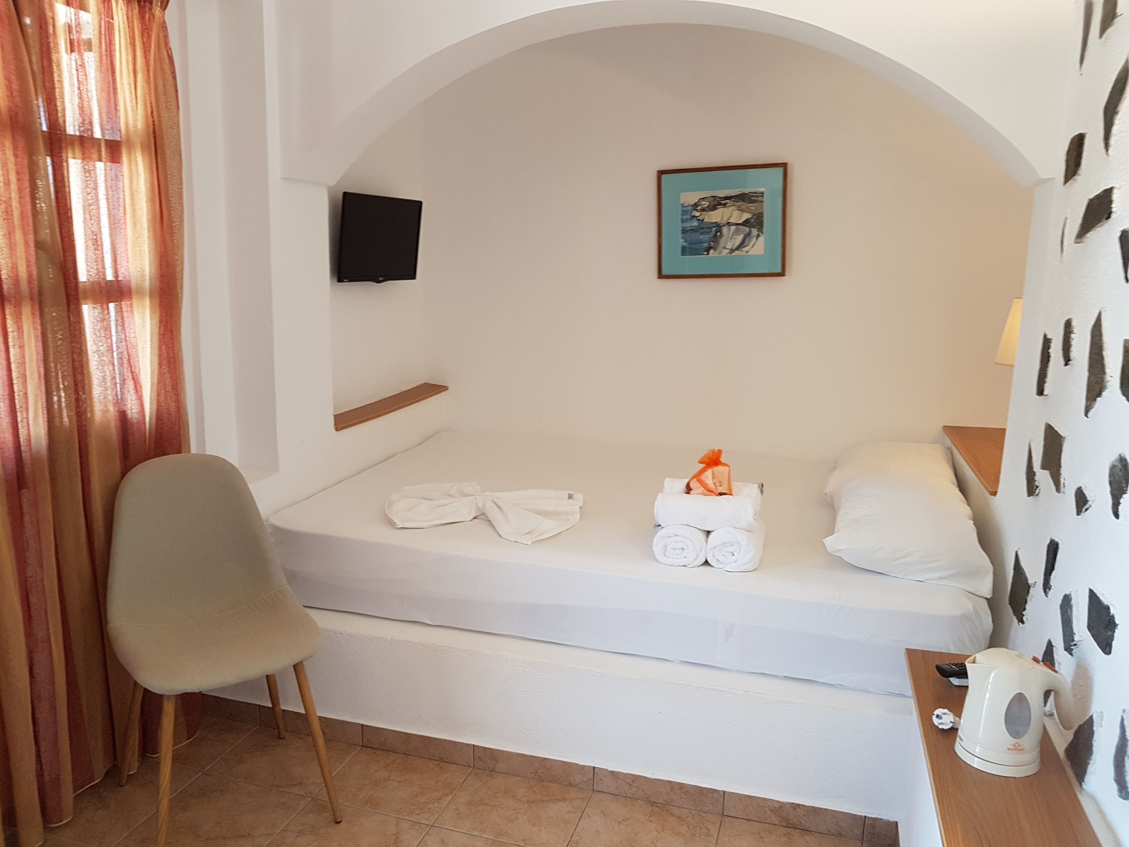 PETRA NERA tiny double room | Laptop workspace, iron/ironing board, free WiFi
