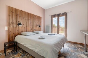Iron/ironing board, WiFi, bed sheets - Fully Equipped House with Pool, Stunning Views & Peaceful Setting (Belpech)