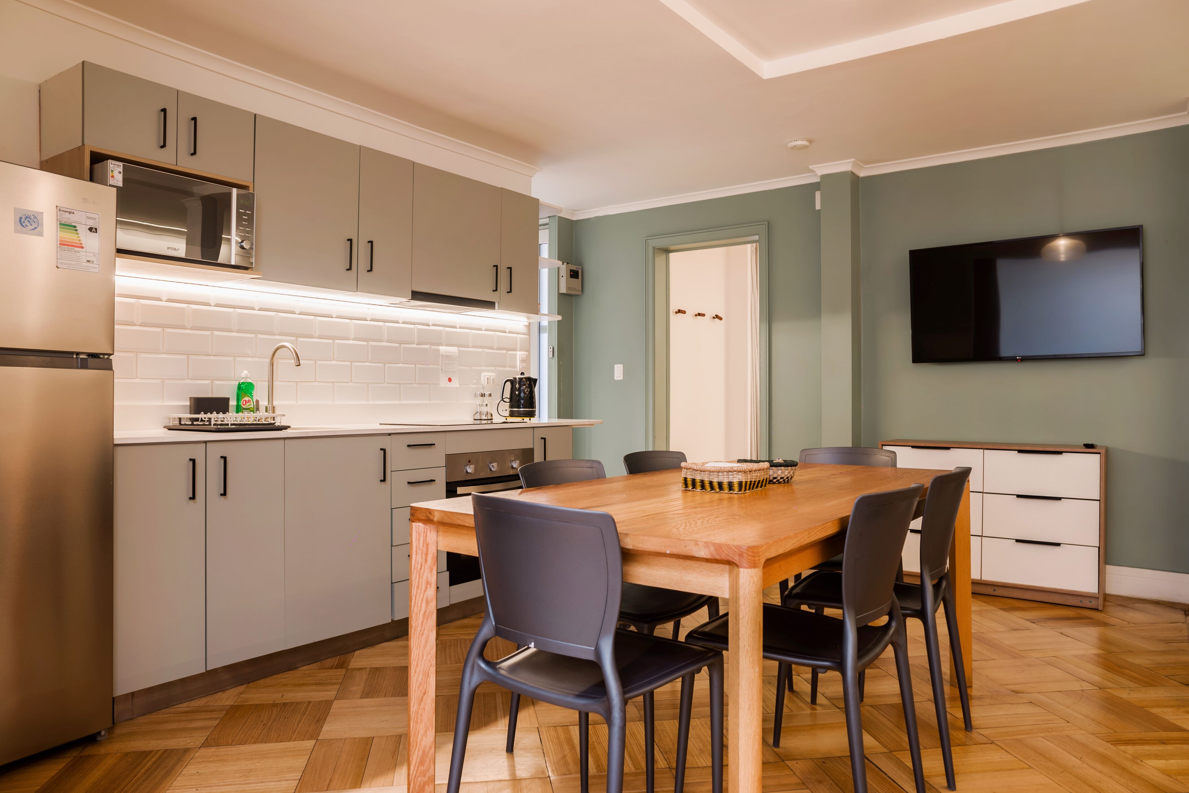 Apartamento, 2 habitaciones | Cocina privada | Frigorífico grande, microondas, horno y placa de cocina