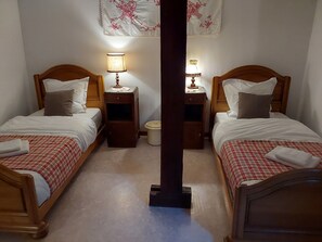 Iron/ironing board, Internet, bed sheets - Vrbo Property (Hunawihr)