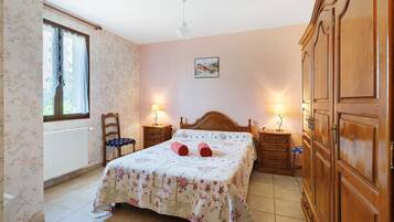 Ferros/tábuas de passar roupa, Wi-Fi, roupa de cama