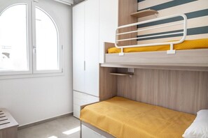 WiFi, bed sheets