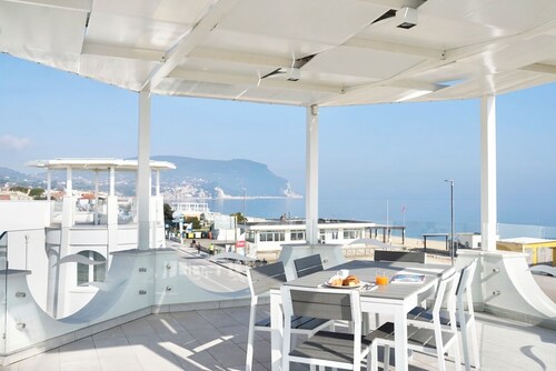 Onira Luxury Rooftop