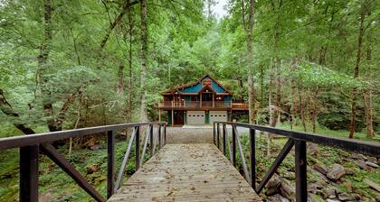 Picturesque cabin on trout creek with mountain views, private hot tub, & WiFi