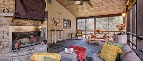 TV, fireplace
