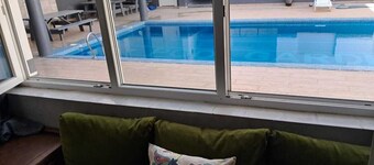 Cosy ground-floor apartment facing the swimming pool