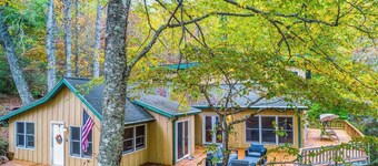 Dog-friendly home with WiFi, private washer/dryer, grill, hot tub, firepit