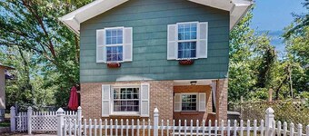 Charming 2 BR house near downtown Hendersonville w/ washer/dryer