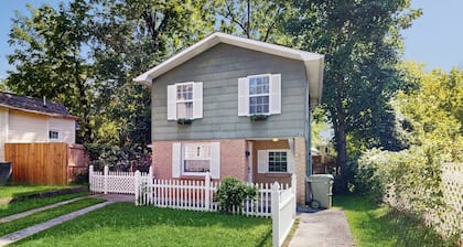 Charming 2 BR house near downtown Hendersonville w/ washer/dryer