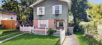 Charming 2 BR house near downtown Hendersonville w/ washer/dryer