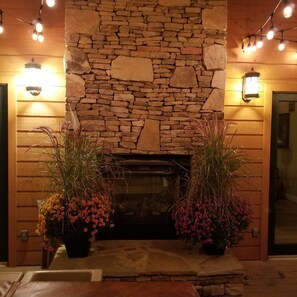 Interior - Cozy yet Spacious – Game Room – Double-sided Fireplace (Pigeon Forge)