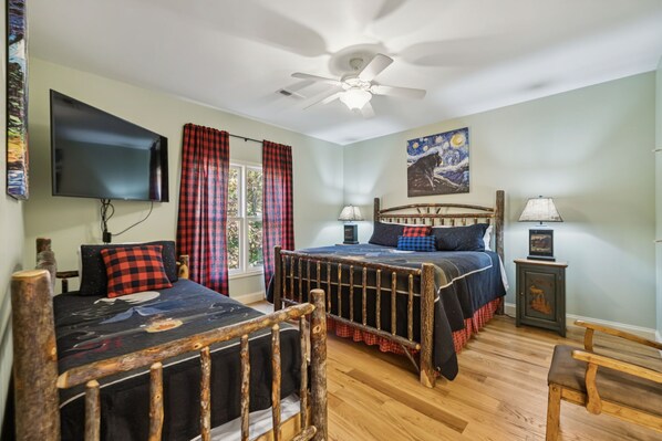 Room - Cozy yet Spacious – Game Room – Double-sided Fireplace (Pigeon Forge)