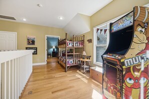 Games room - Cozy yet Spacious – Game Room – Double-sided Fireplace (Pigeon Forge)