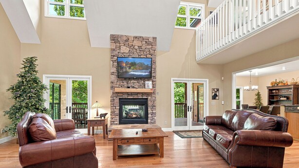 Living area - Cozy yet Spacious – Game Room – Double-sided Fireplace (Pigeon Forge)