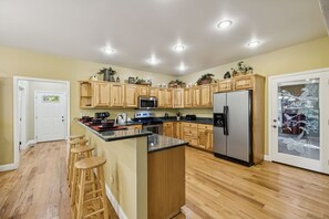 Private kitchen - Cozy yet Spacious – Game Room – Double-sided Fireplace (Pigeon Forge)