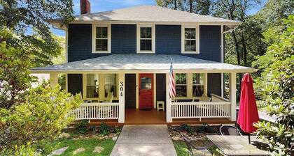 Spacious dog-friendly Montreat cottage with firepit, mountain views, & patio