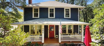 Spacious dog-friendly Montreat cottage with firepit, mountain views, & patio