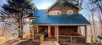Mountain view cabin with expansive deck, balcony, & fireplace - dogs OK