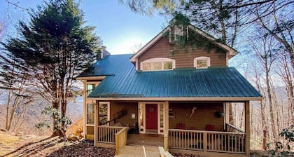 Mountain view cabin with expansive deck, balcony, & fireplace - dogs OK