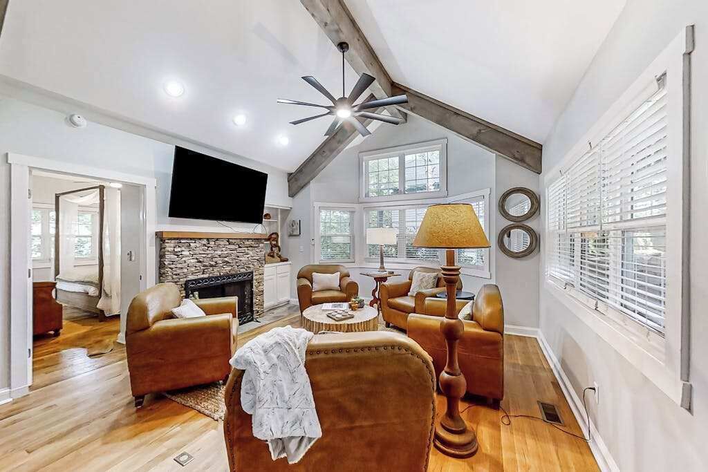 TV, fireplace