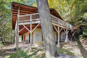 A rustic cabin with a wooden deck and a covered porch. - Maggie Valley cabin with wrap around porch & gorgeous mountain views (Maggie Valley)