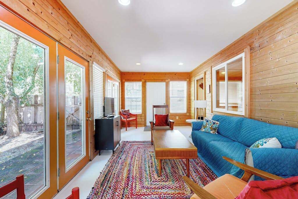 TV, DVD player, offices