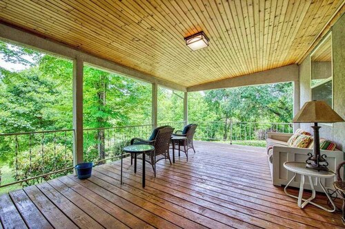 Charming home with fireplace, central AC, washer/dryer, & fast WiFi