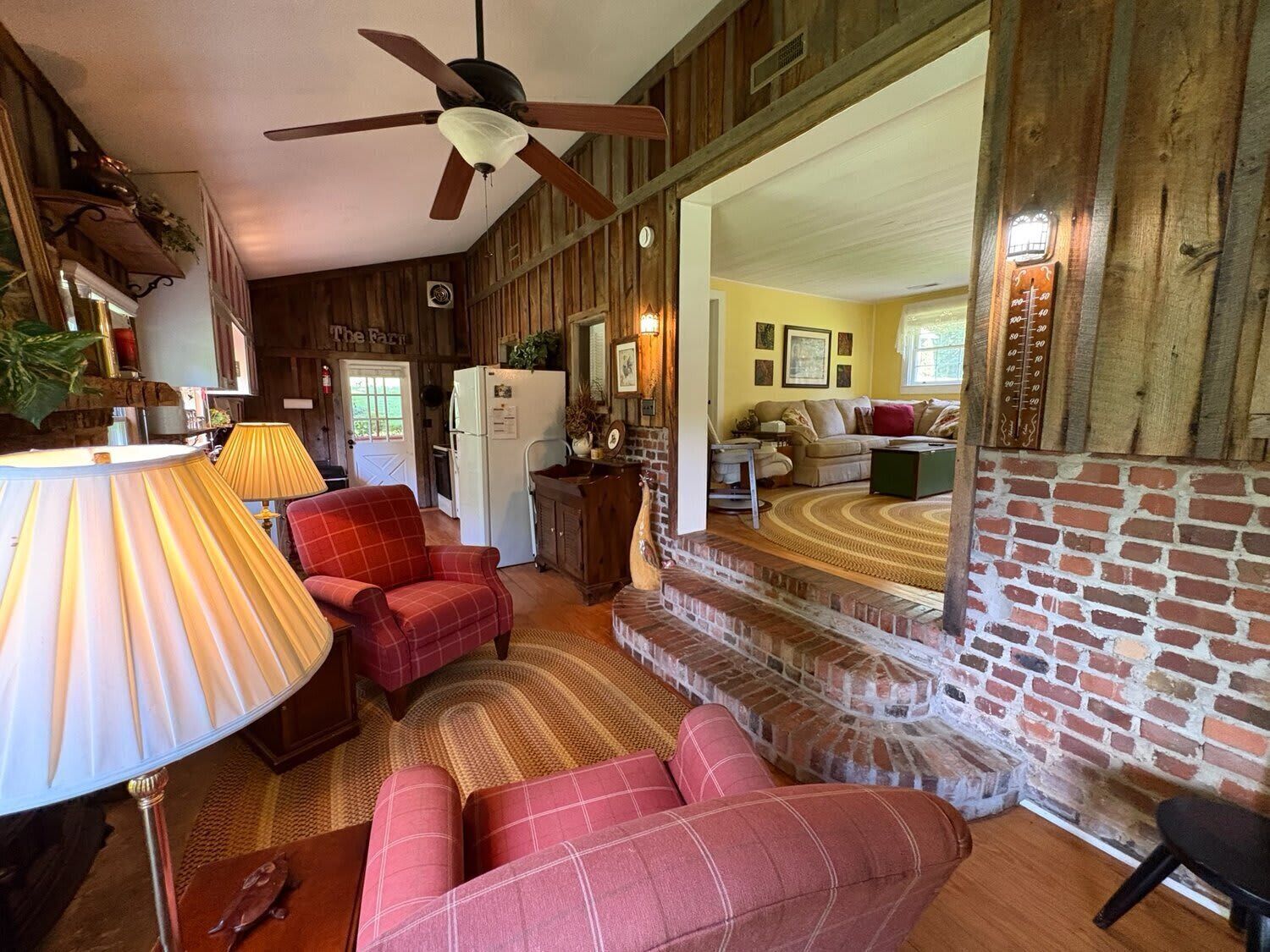 Delightful Country Farmhouse |Fireplace, Firepit & Fishing Pond - Sierra Nevada