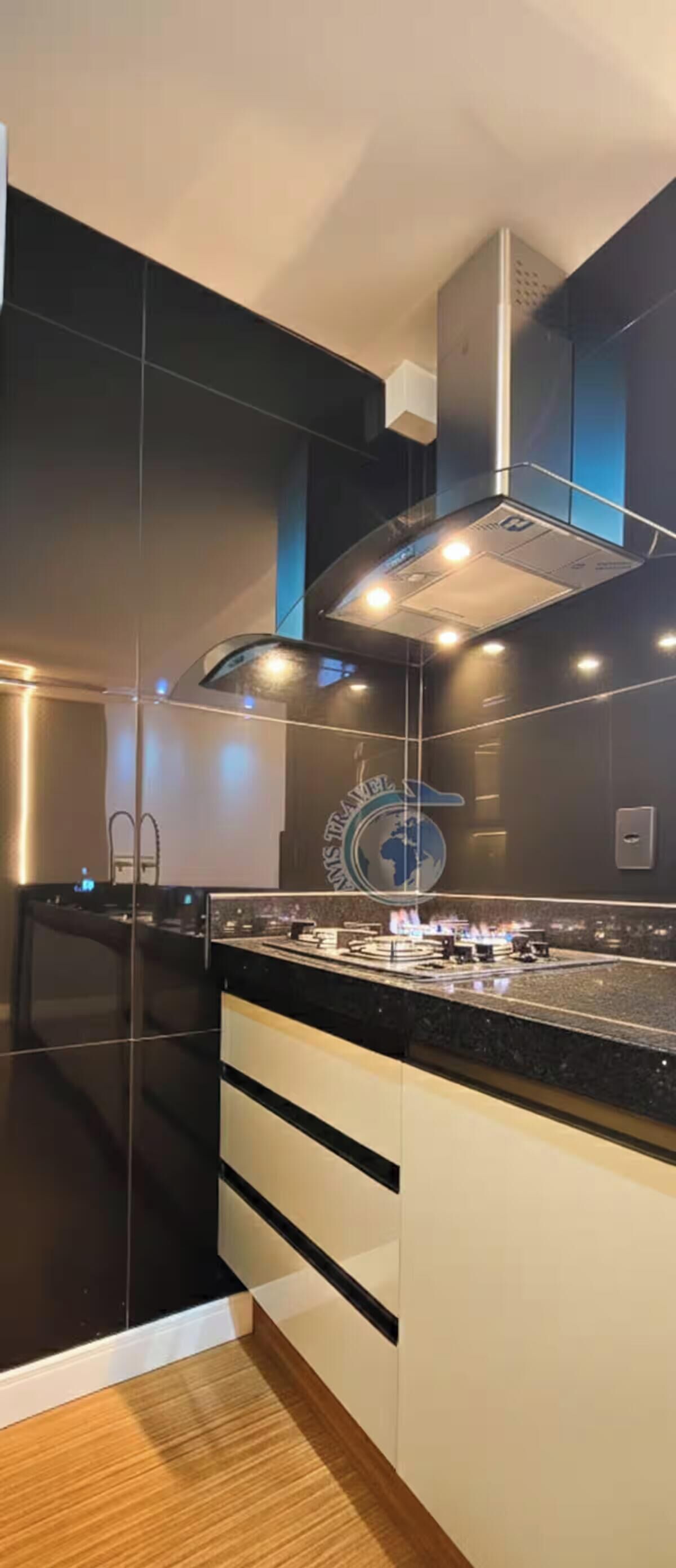 Geladeira, micro-ondas, fogão, cooktop