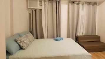 Iron/ironing board, WiFi, bed sheets