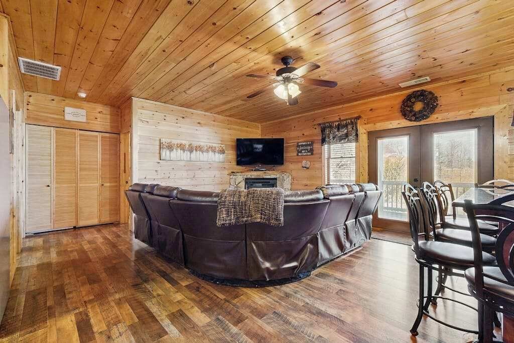 TV, fireplace, offices
